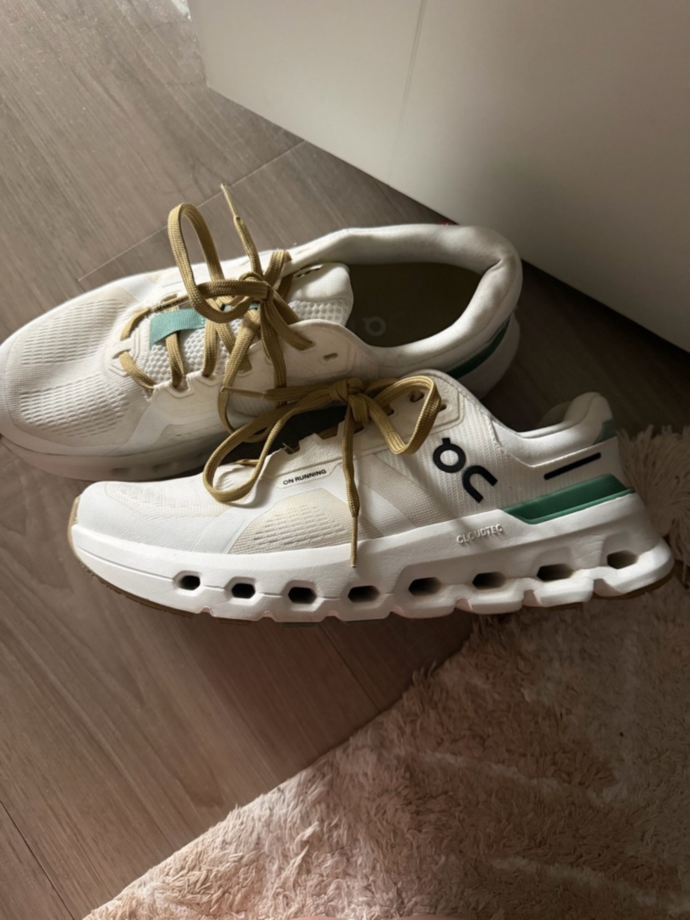 On Running Women’s Cloudswift Athletic Shoes in White with Teal Accents